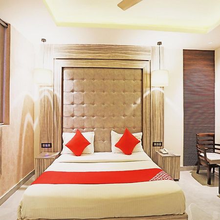 Fabhotel Ronald Inn Фаридабад Екстериор снимка