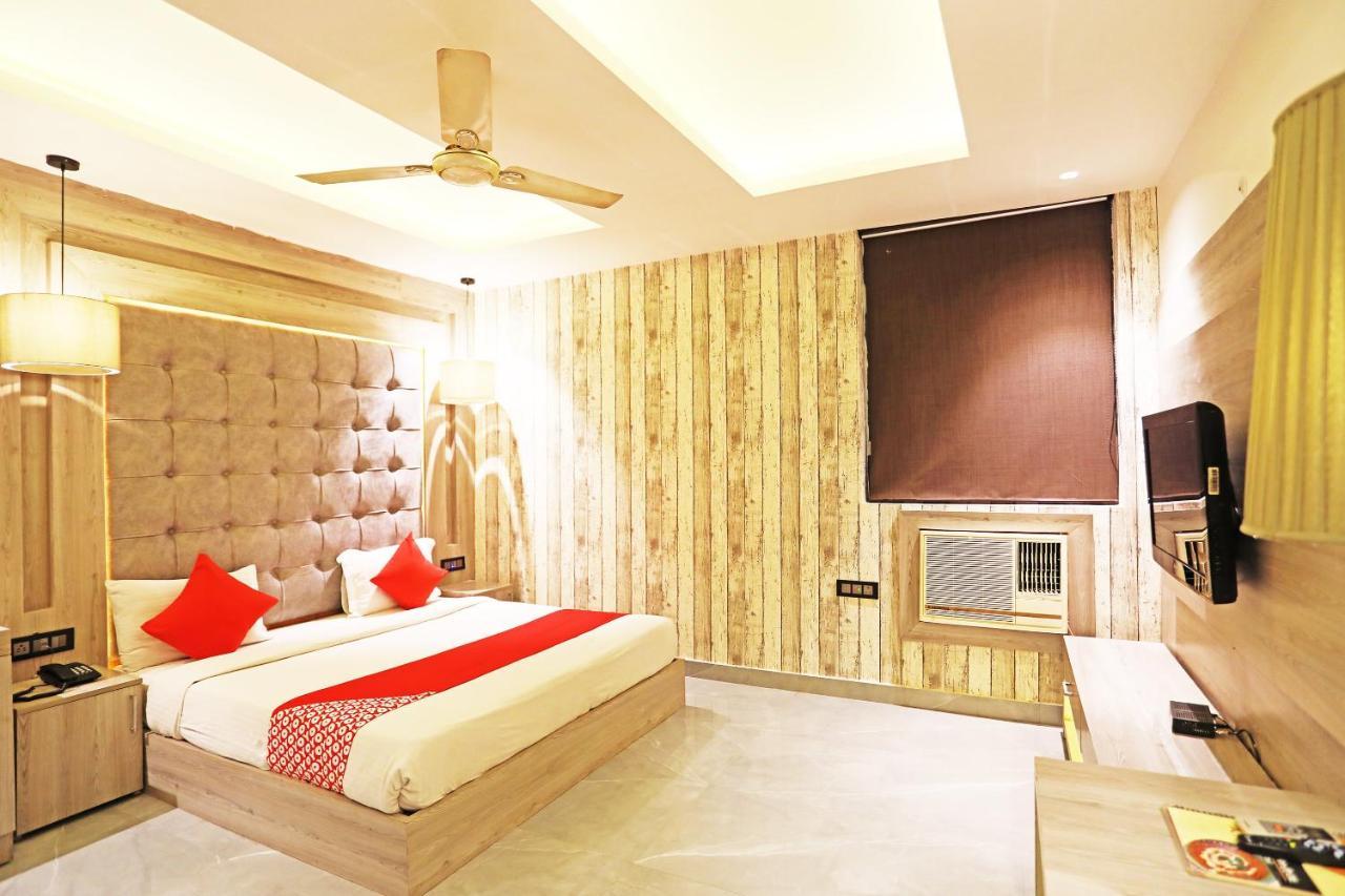 Fabhotel Ronald Inn Фаридабад Екстериор снимка