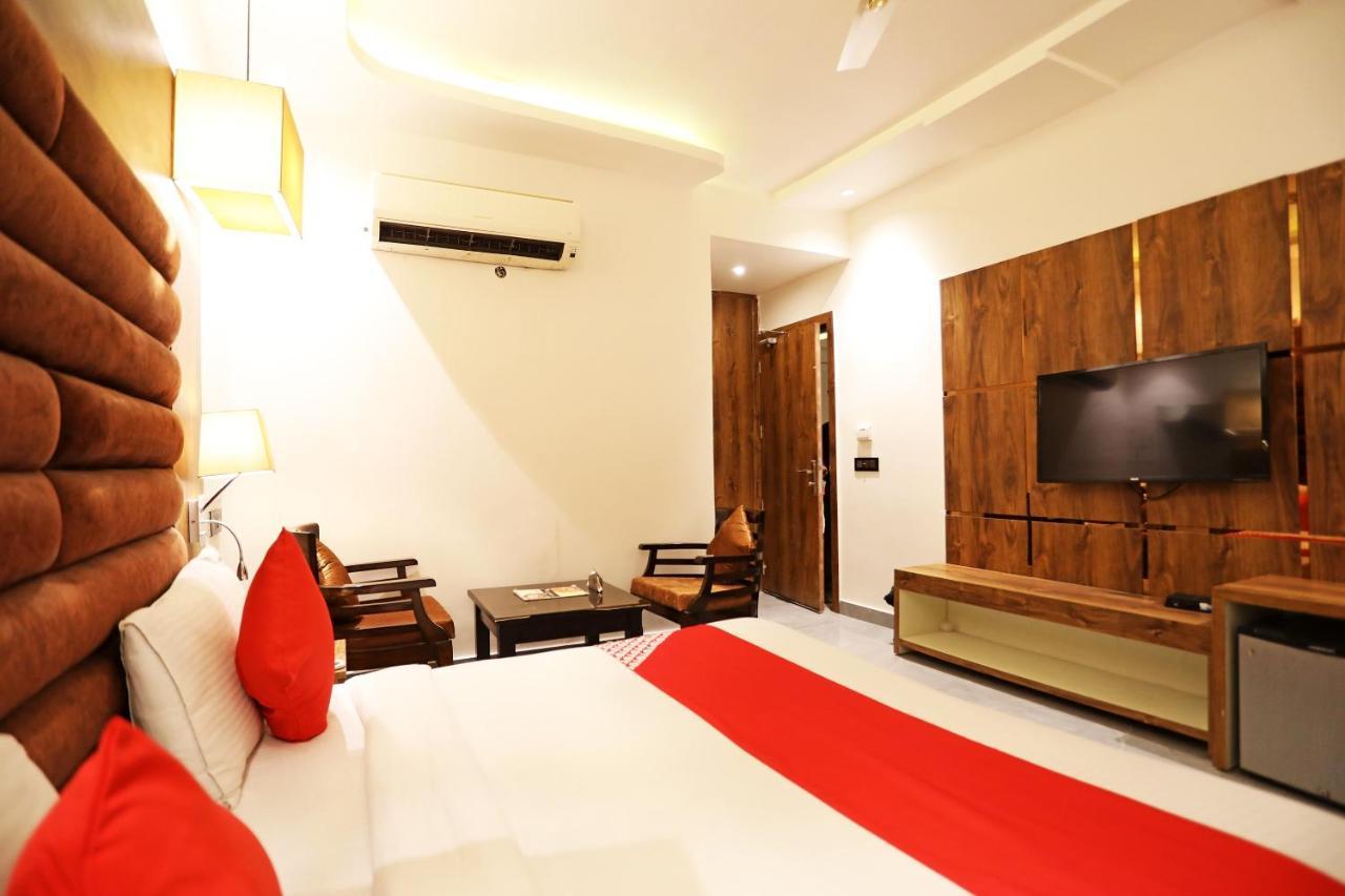 Fabhotel Ronald Inn Фаридабад Екстериор снимка