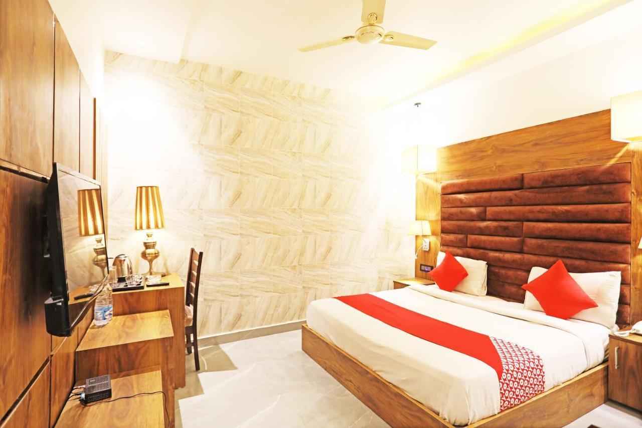 Fabhotel Ronald Inn Фаридабад Екстериор снимка