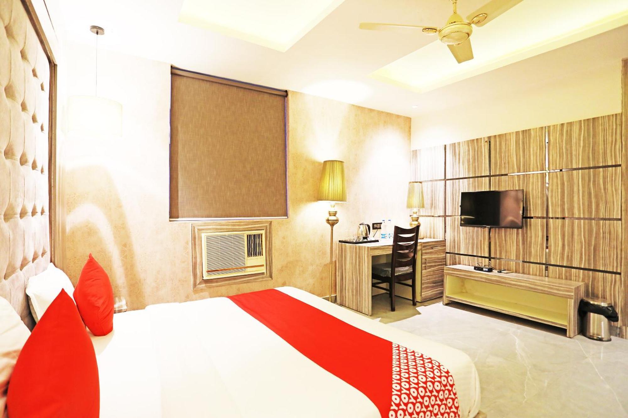 Fabhotel Ronald Inn Фаридабад Екстериор снимка