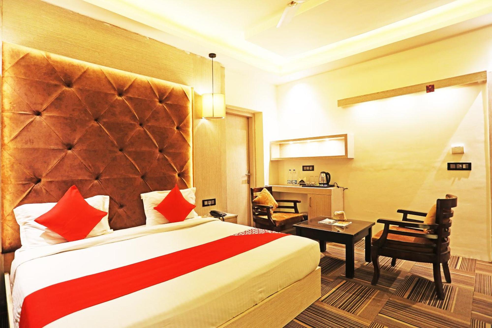 Fabhotel Ronald Inn Фаридабад Екстериор снимка