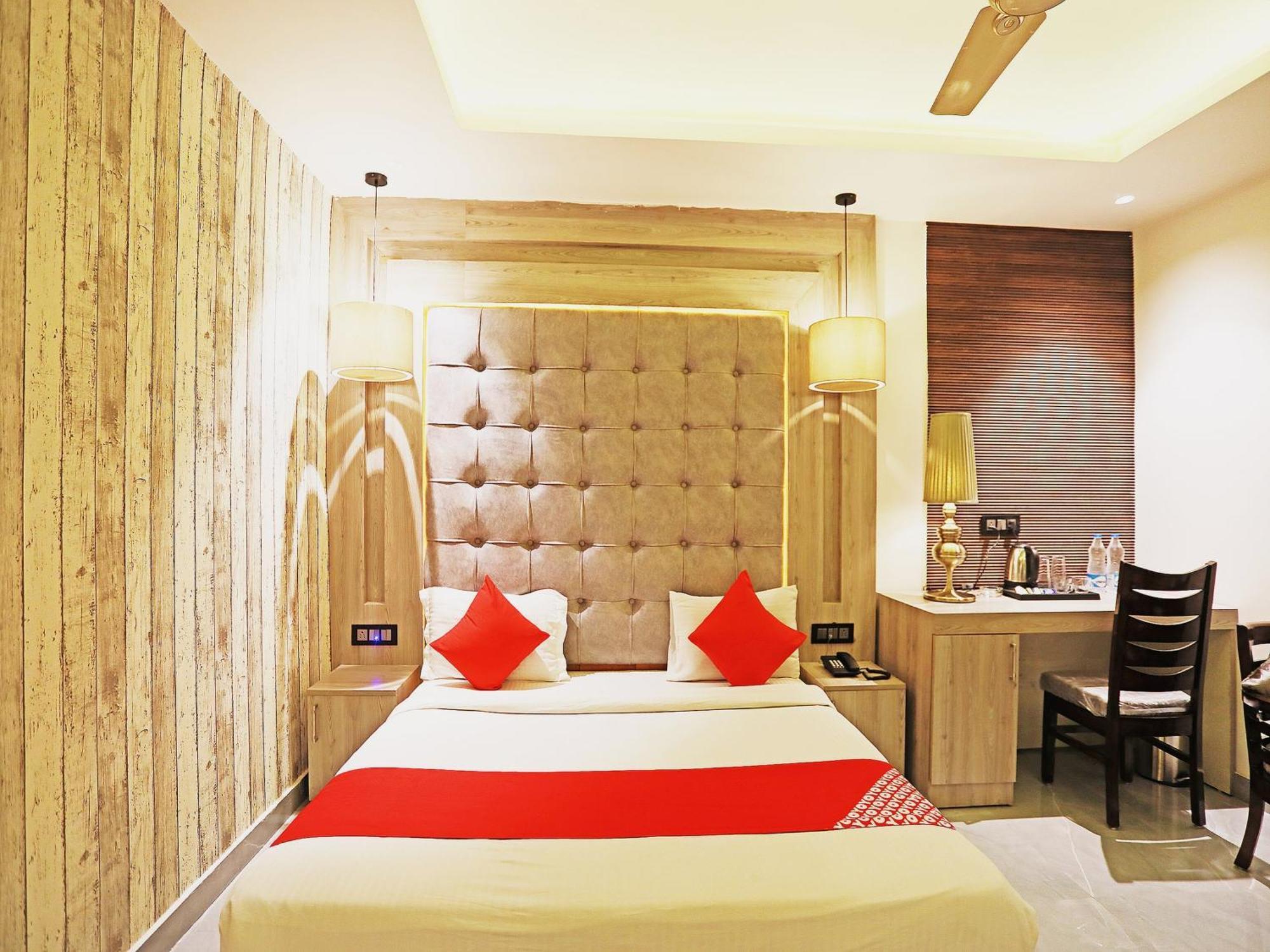 Fabhotel Ronald Inn Фаридабад Екстериор снимка
