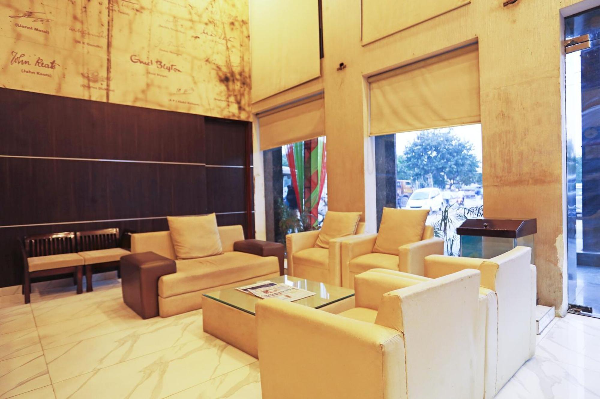 Fabhotel Ronald Inn Фаридабад Екстериор снимка