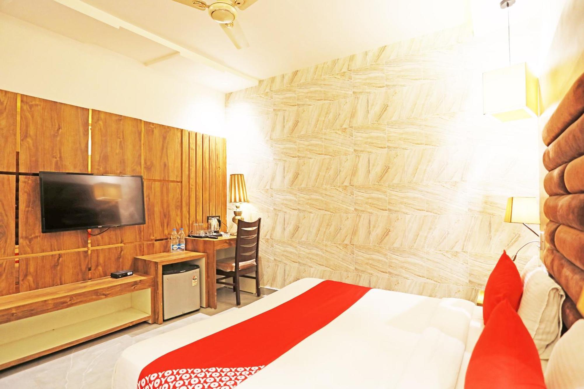 Fabhotel Ronald Inn Фаридабад Екстериор снимка