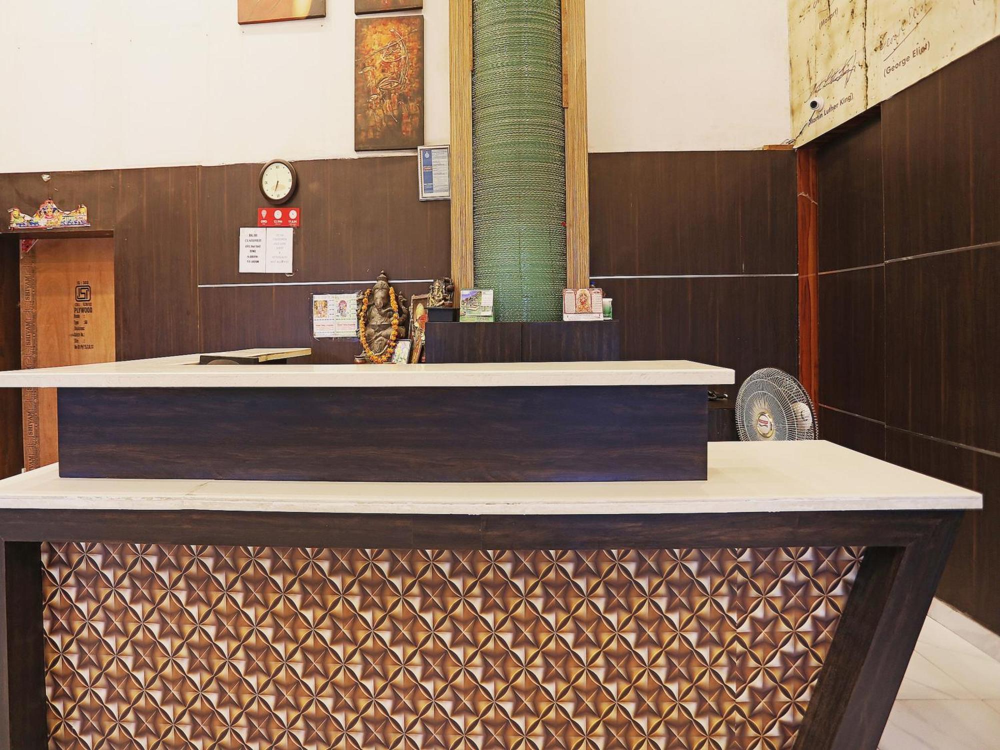 Fabhotel Ronald Inn Фаридабад Екстериор снимка