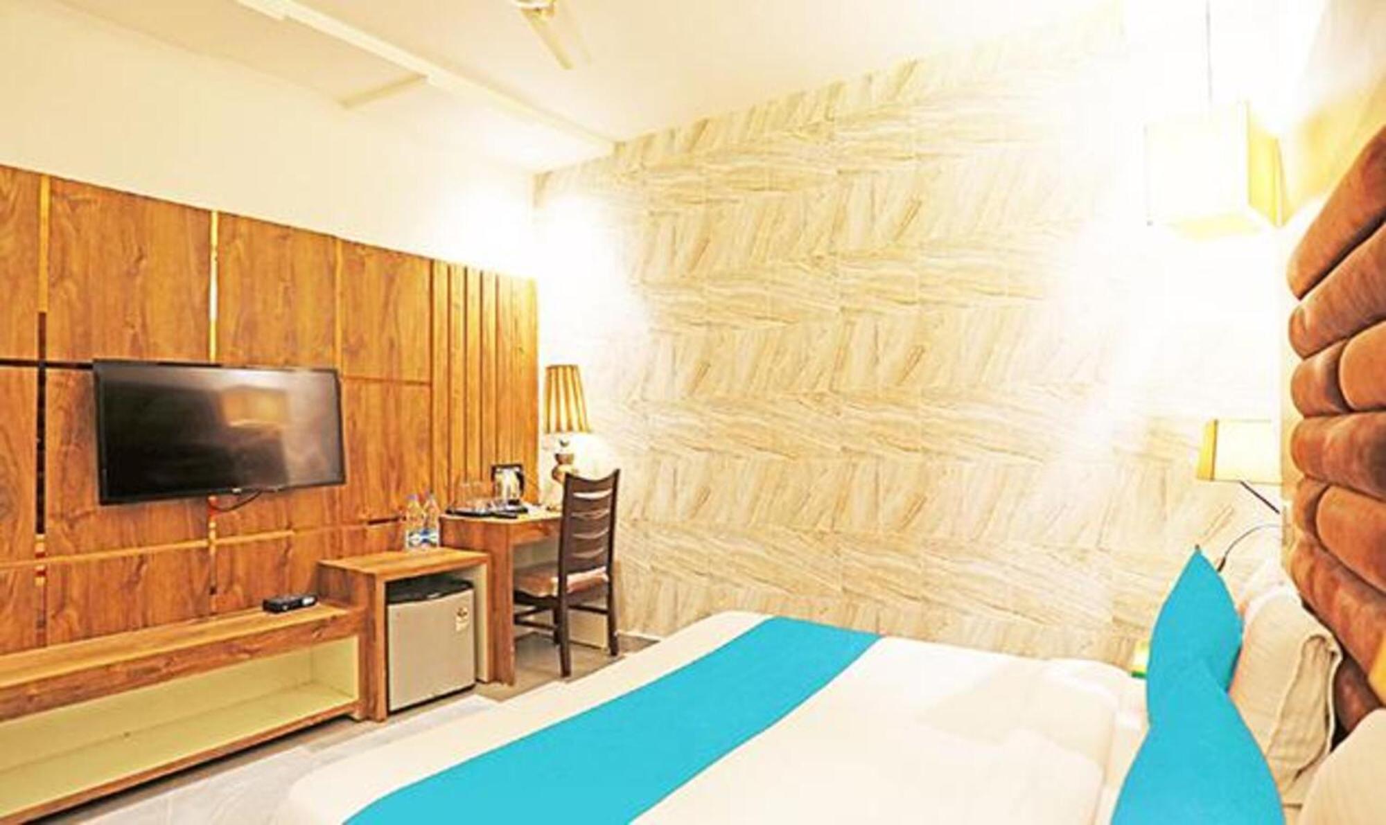 Fabhotel Ronald Inn Фаридабад Екстериор снимка