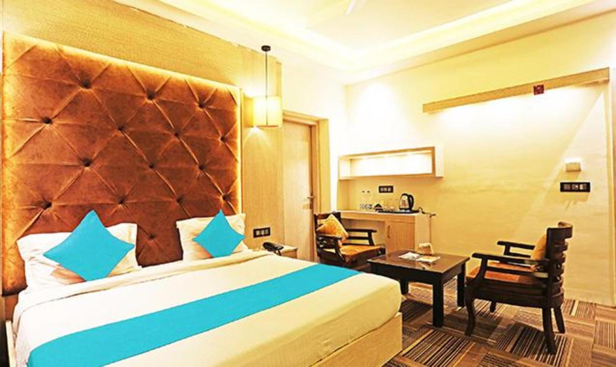 Fabhotel Ronald Inn Фаридабад Екстериор снимка