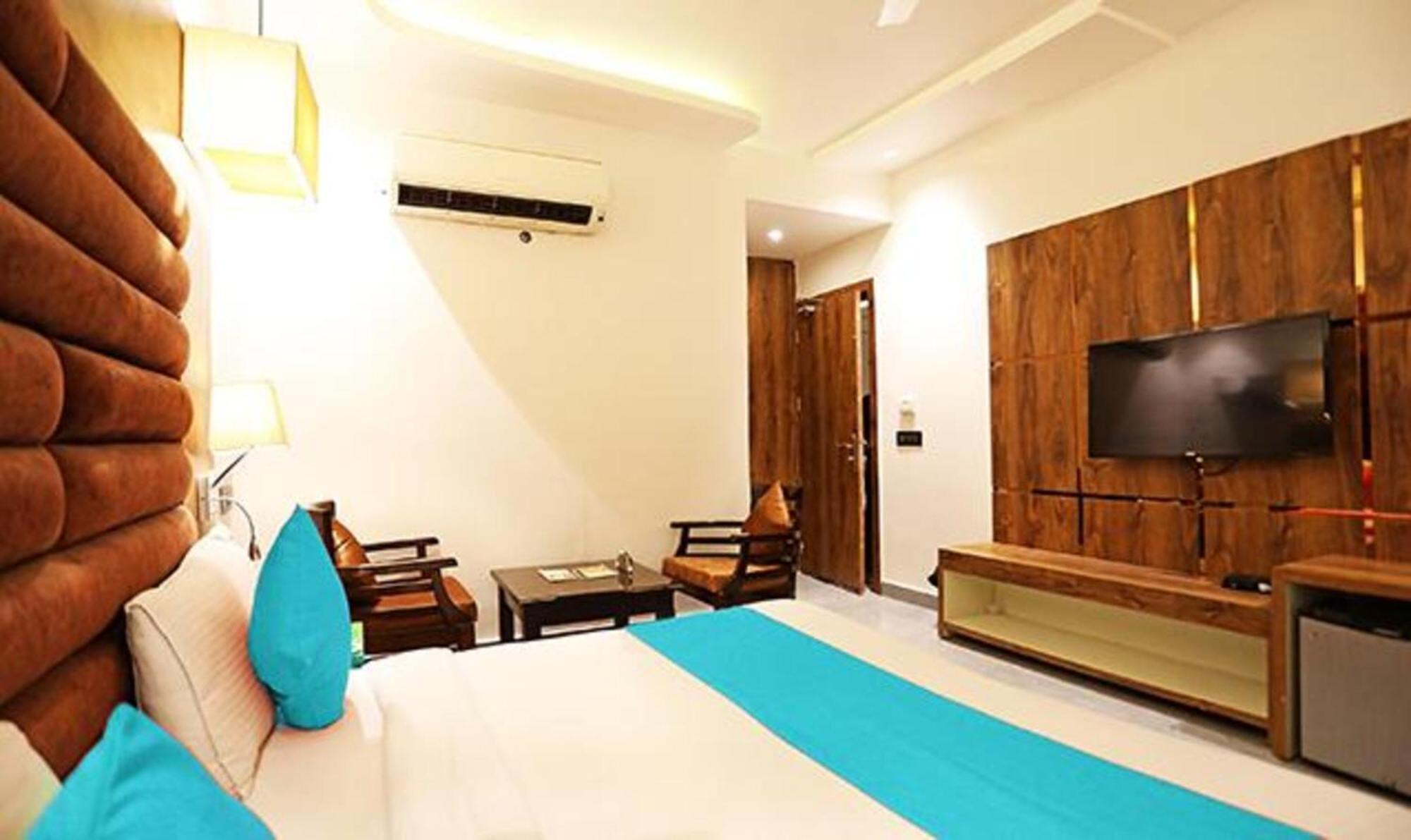 Fabhotel Ronald Inn Фаридабад Екстериор снимка